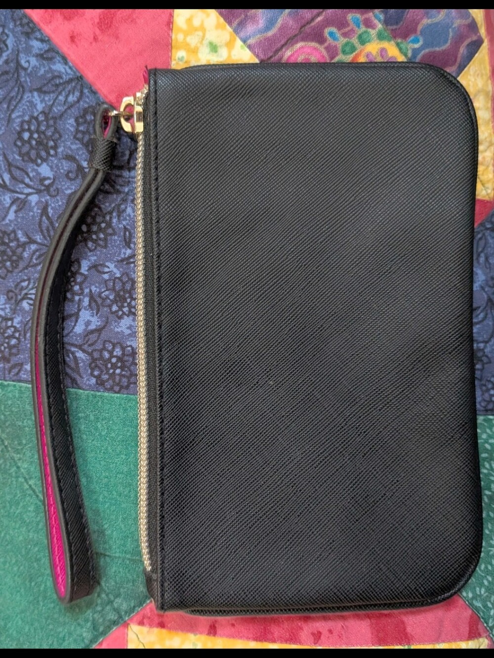 Victoria’s Secret Black Saffiano Gold Monogram VS Wristlet Pouch Hot Pink EUC - Picture 2 of 5